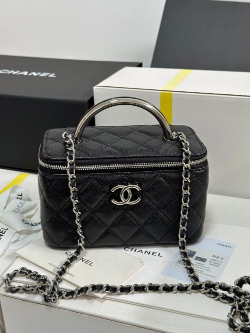 CC 25P Vanity Case 17cm Black Leather Silver Hardware 243469