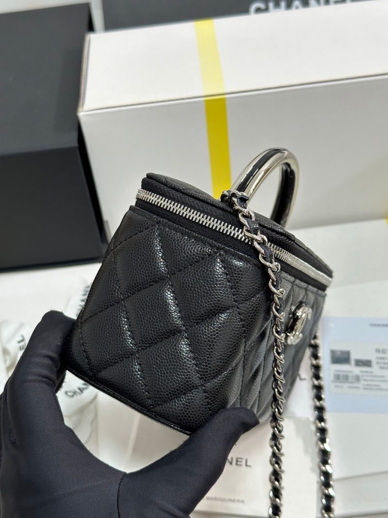 img_b885826e_20250328_i1743136927833_2367_0_5_jpg CC 25P Vanity Case 17cm Black Leather Silver Hardware 243469