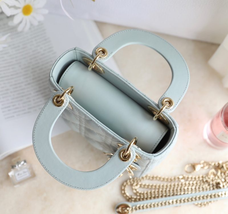 img_b8f835f8_20230918_i1695005431_6981_3_jpg LADY 17 IN LIGHT BLUE LAMBSKIN WITH CANNAGE PATTERN