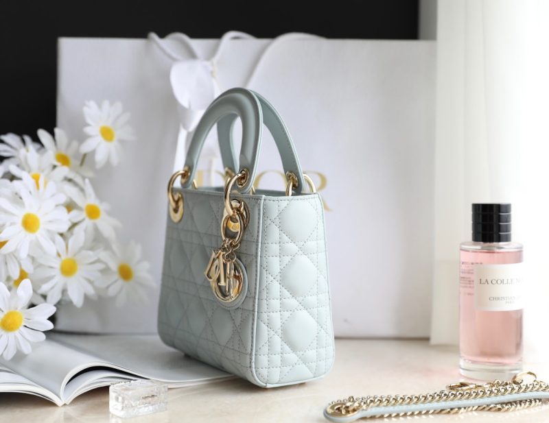 img_b8f835f8_20230918_i1695005431_8260_4_jpg LADY 17 IN LIGHT BLUE LAMBSKIN WITH CANNAGE PATTERN