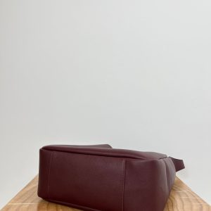 LE 5 À 7 LARGE SUPPLE 31 IN WINE RED GRAINED CALFSKIN