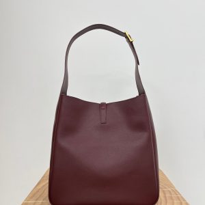 LE 5 À 7 LARGE SUPPLE 31 IN WINE RED GRAINED CALFSKIN