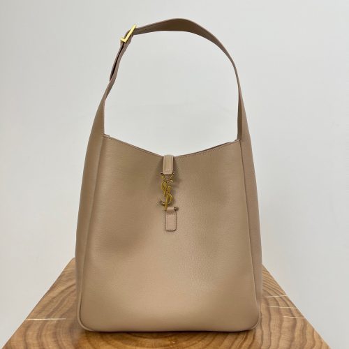 img_bce60362_20241117_i1731820851_1358_6_jpg LE 5 À 7 LARGE SUPPLE 31 IN LIGHT BROWN GRAINED CALFSKIN