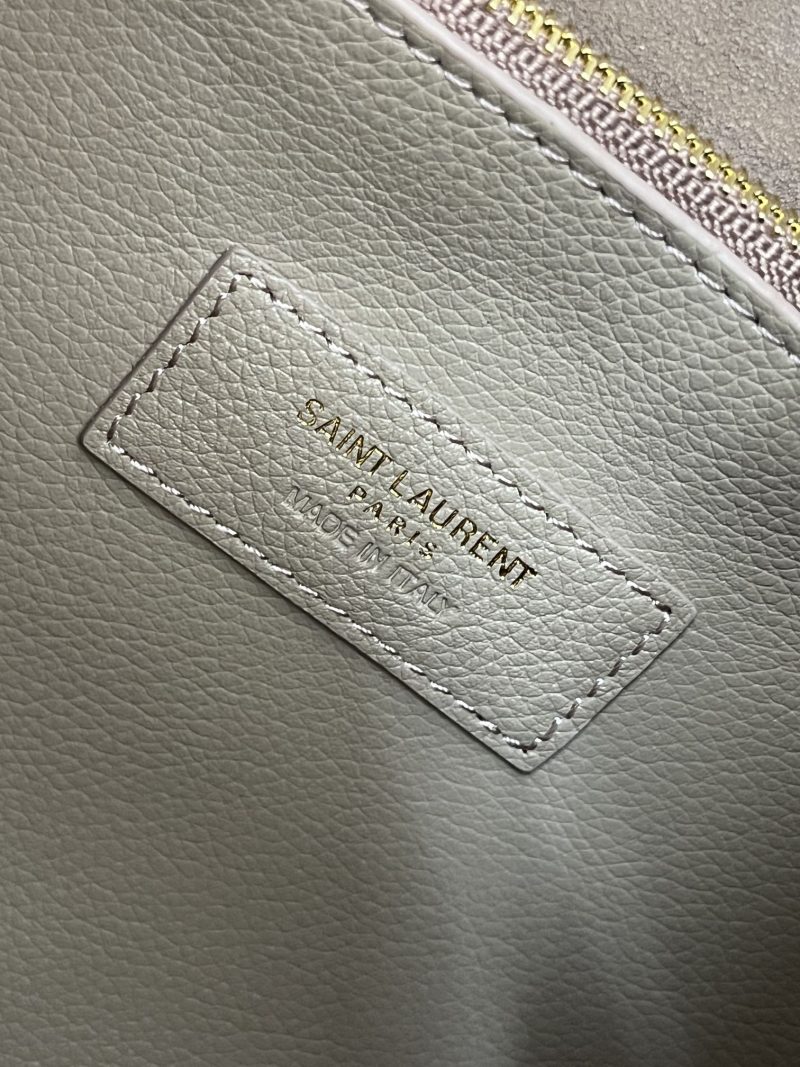 LE 5 À 7 LARGE SUPPLE 31 IN LIGHT BROWN GRAINED CALFSKIN