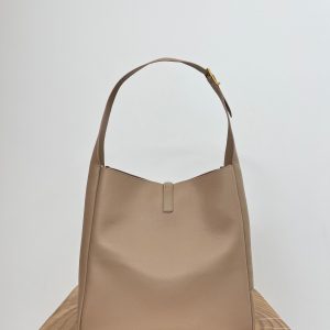 LE 5 À 7 LARGE SUPPLE 31 IN LIGHT BROWN GRAINED CALFSKIN