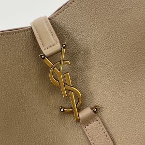 LE 5 À 7 LARGE SUPPLE 31 IN LIGHT BROWN GRAINED CALFSKIN