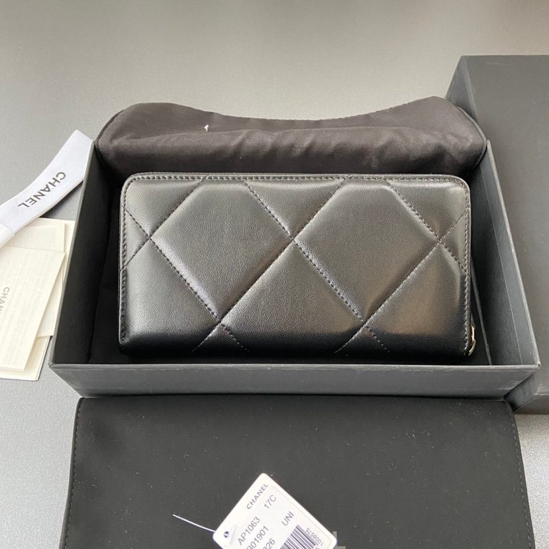 CC 19 Zipped Wallet 19cm Black Calfskin