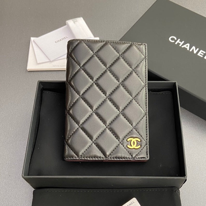 img_c4e87dad_20240423_i1713873027_5900_4_jpg_0197165f-3566-4b08-8a40-c780754c20f9 cc passport 10cm black lambskin gold hardware