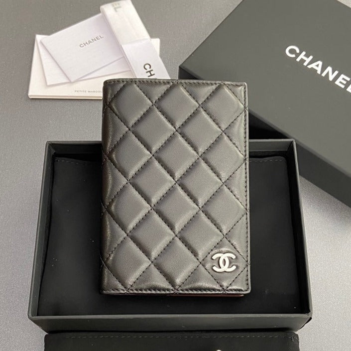 img_c4e87dad_20240423_i1713873111_6546_8_jpg_b3be607f-dd96-449c-b2a6-37a709e8c9d7 cc passport 10cm black lambskin silver hardware