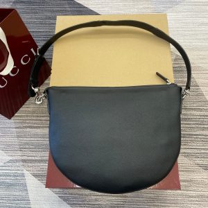 img_cdcca54a_20241003_i1727946157_2042_0_jpg BODY SHOULDER BAG 40 IN BLACK CALFSKIN SILVER HARDWARE