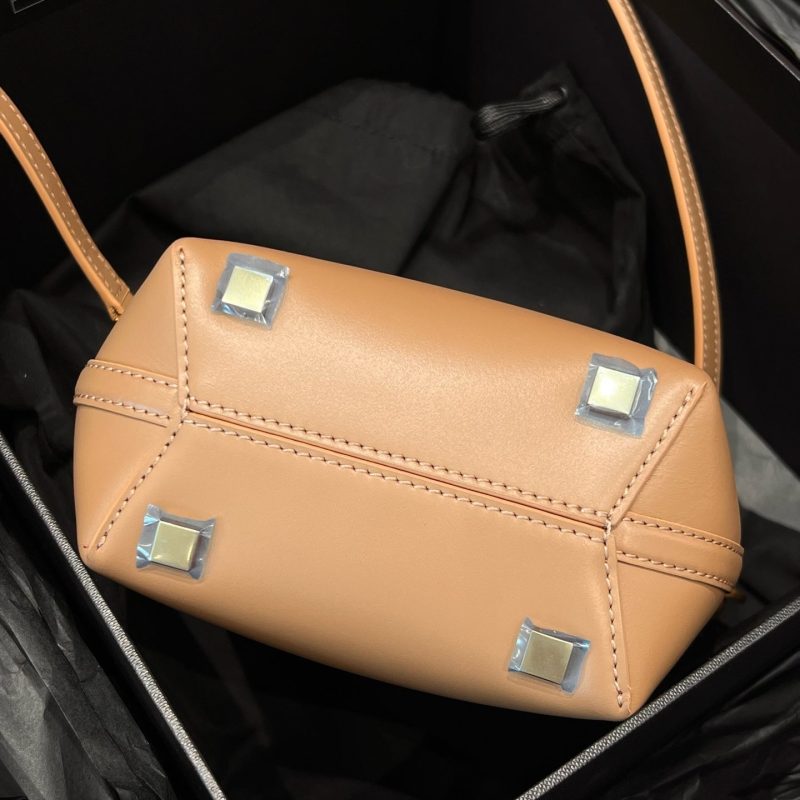 Le 37 Bucket Bag 15cm Beige Gold Cowhide