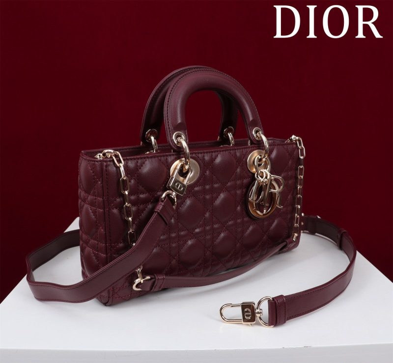 img_df88af16_20240413_a1712981561162_0175_jpg medium lady d-joy 26 burgundy lambskin