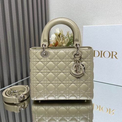 img_ec683d96_20240113_i1705078188_1211_0_jpg medium lady 24 mesquite lambskin silver hardware