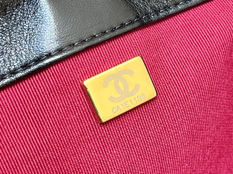 Chanel 24A MAXI Baguette Clutch Black Sheepskin 256043