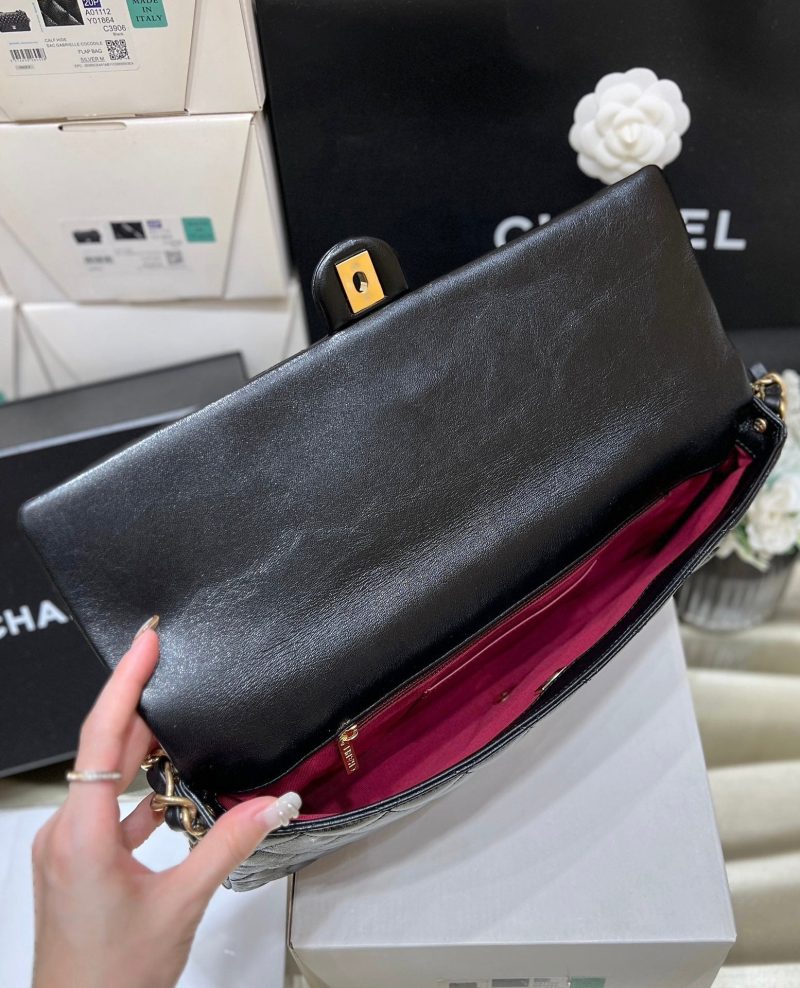 Chanel 24A MAXI Baguette Clutch Black Sheepskin 256043
