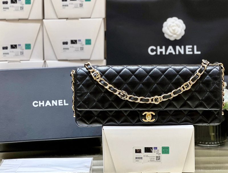 Chanel 24A MAXI Baguette Clutch Black Sheepskin 256043