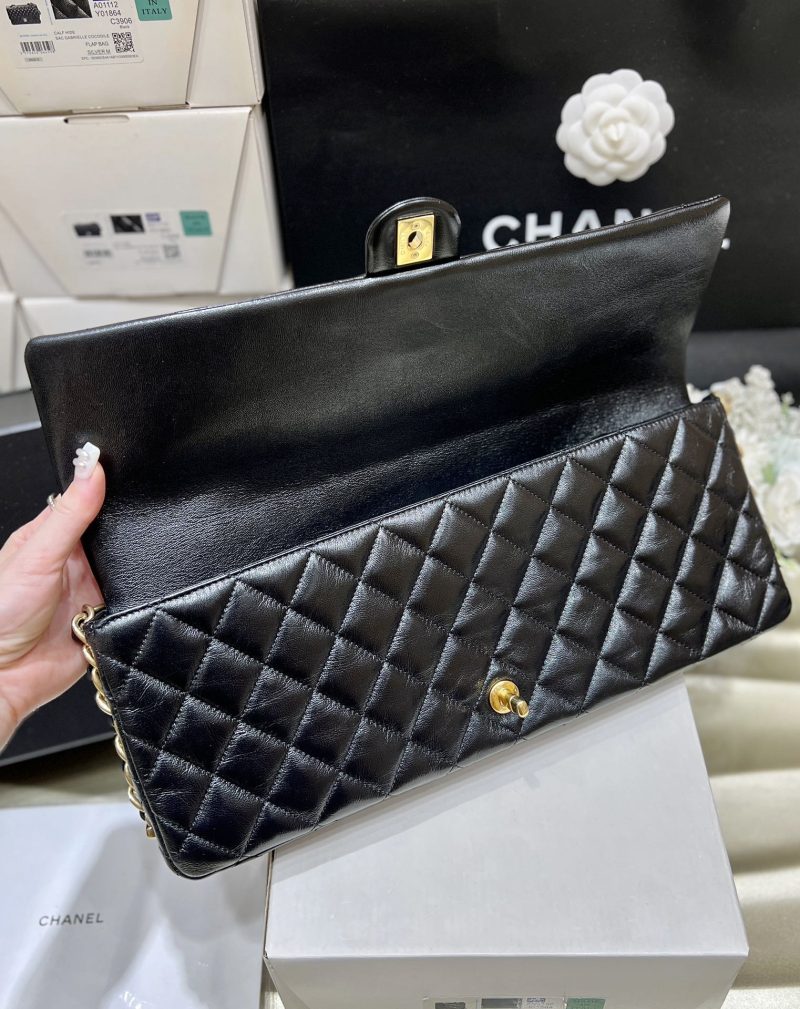 Chanel 24A MAXI Baguette Clutch Black Sheepskin 256043