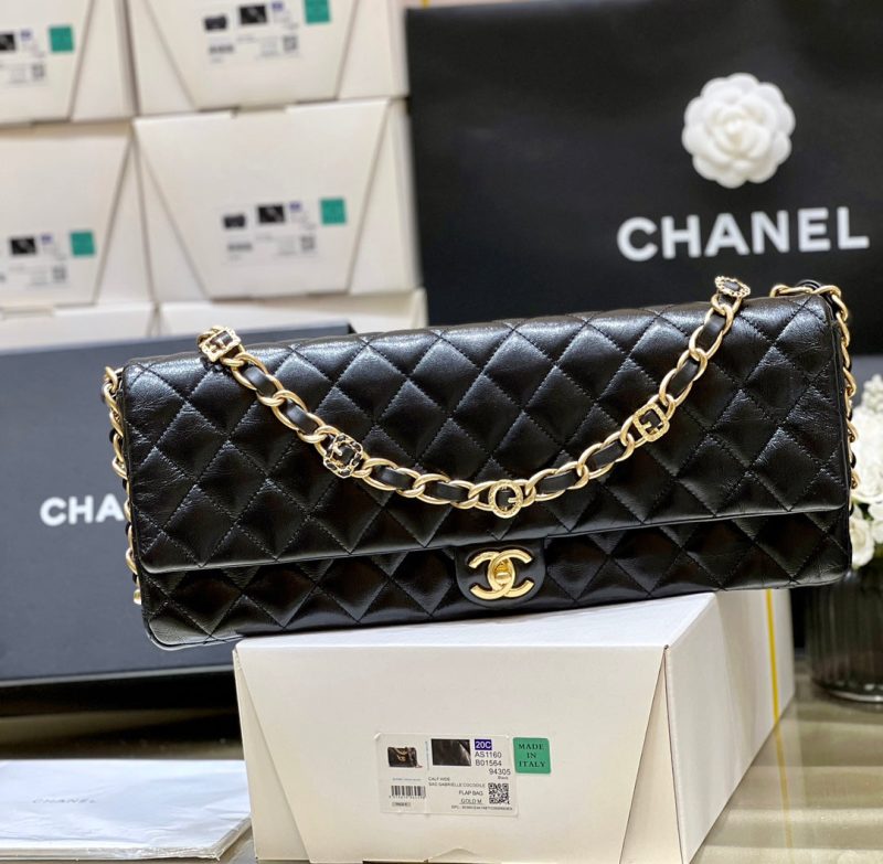 Chanel 24A MAXI Baguette Clutch Black Sheepskin 256043