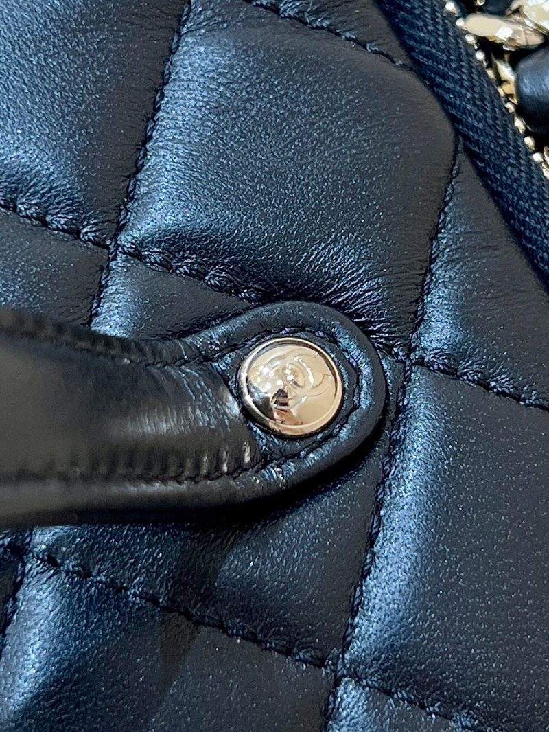 img_f3c7fd90_20241029_i1730180414_6027_0_jpg CC 24K Handle Camera Bag 23cm Black Lambskin Light GHW