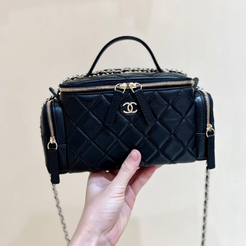 img_f3c7fd90_20241029_i1730180415_6143_8_jpg CC 24K Handle Camera Bag 23cm Black Lambskin Light GHW