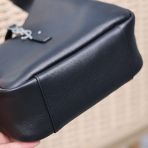 le 5a7 small 23cm black calfskin silver hardware