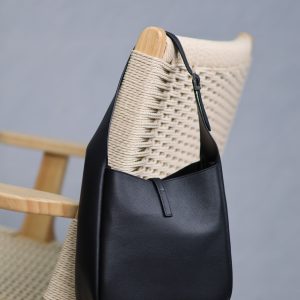 le 5a7 small 23cm black calfskin silver hardware