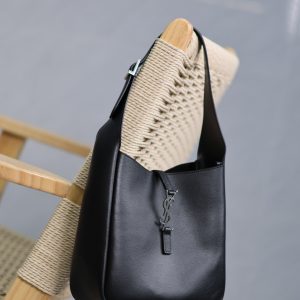 le 5a7 small 23cm black calfskin silver hardware