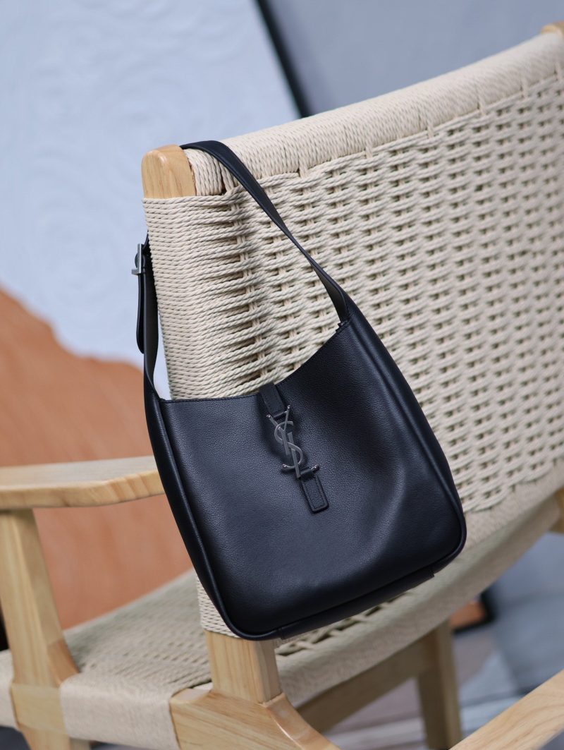 le 5a7 small 23cm black calfskin silver hardware