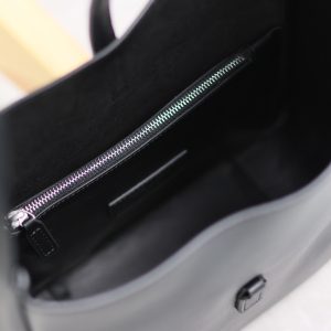 le 5a7 small 23cm black calfskin silver hardware