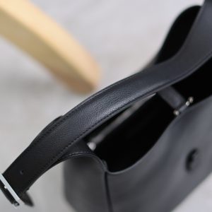 le 5a7 small 23cm black calfskin silver hardware