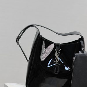 le 5a7 small 23cm black patent calfskin
