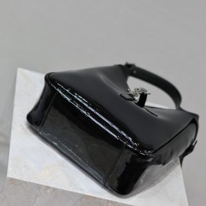 le 5a7 small 23cm black patent calfskin