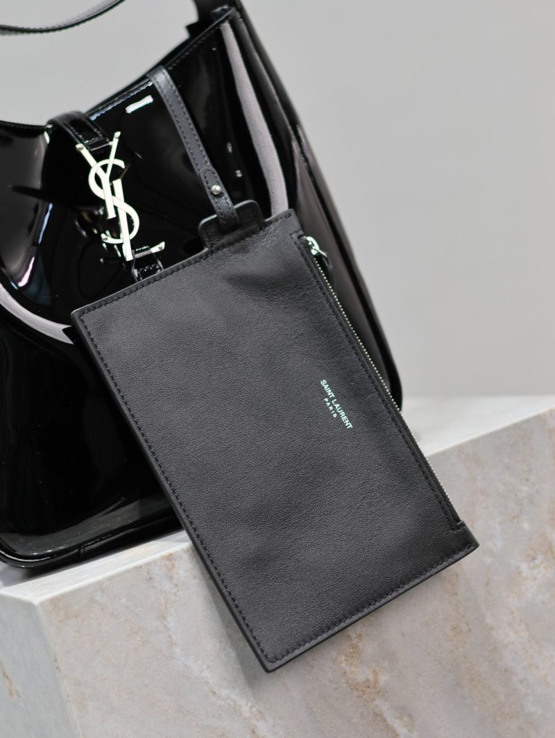 le 5a7 small 23cm black patent calfskin