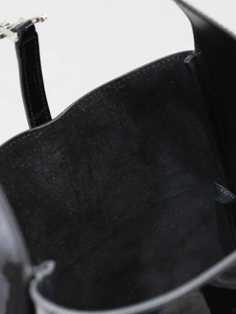 le 5a7 small 23cm black patent calfskin