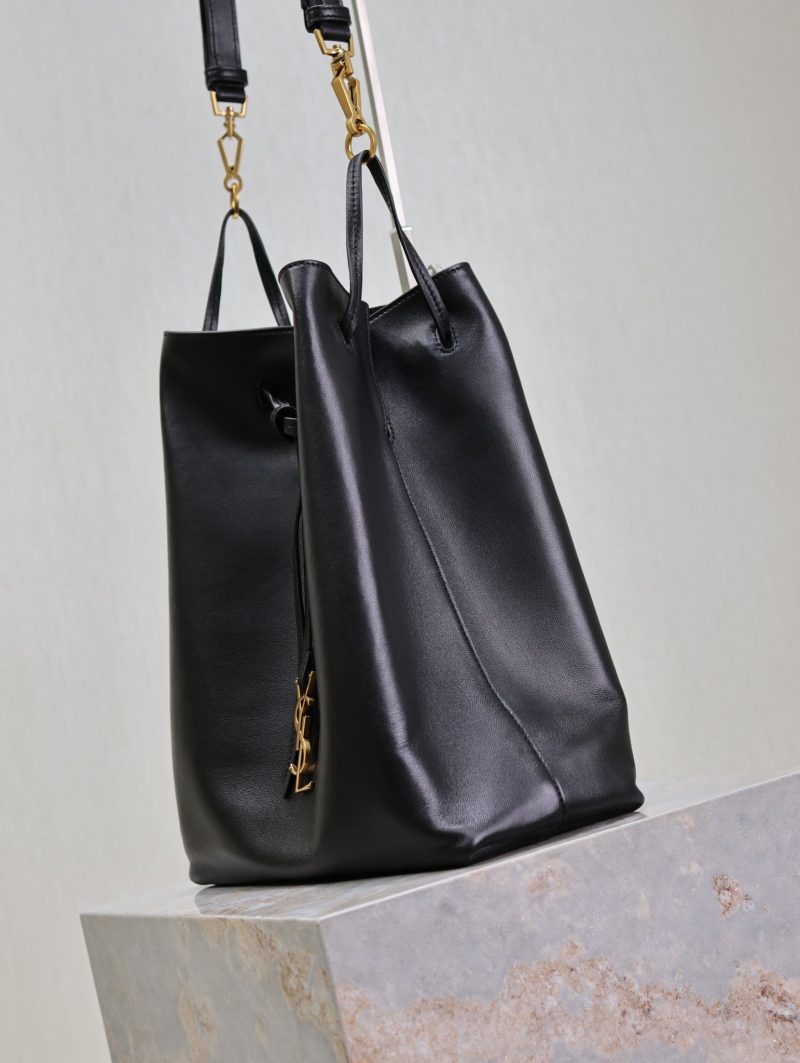img_f8c0bdc9_20240924_i1727161615_2647_1_jpg POCHON BUCKET BAG 30 IN BLACK LAMBSKIN GOLD HARDWARE