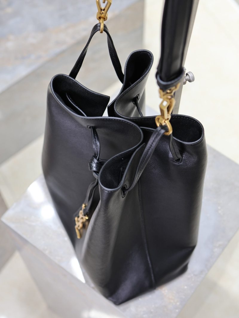 img_f8c0bdc9_20240924_i1727161615_3774_5_jpg POCHON BUCKET BAG 30 IN BLACK LAMBSKIN GOLD HARDWARE