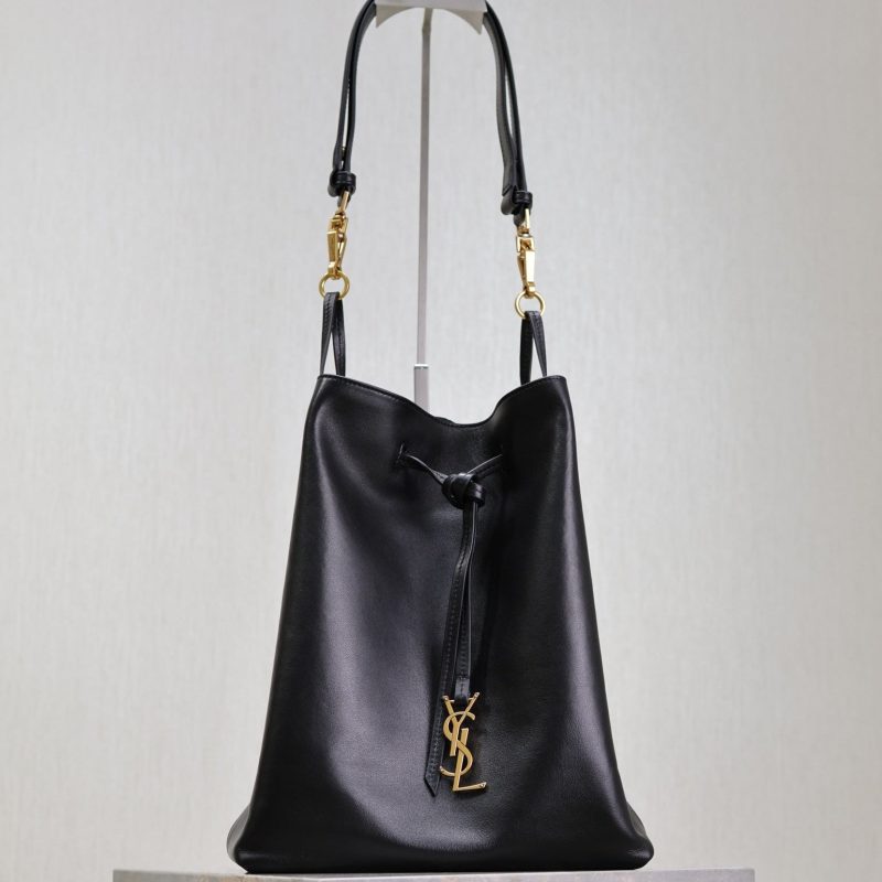 img_f8c0bdc9_20240924_i1727161615_3934_2_jpg POCHON BUCKET BAG 30 IN BLACK LAMBSKIN GOLD HARDWARE