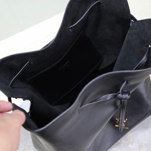 img_f8c0bdc9_20240924_i1727161615_5571_3_jpg POCHON BUCKET BAG 30 IN BLACK LAMBSKIN GOLD HARDWARE