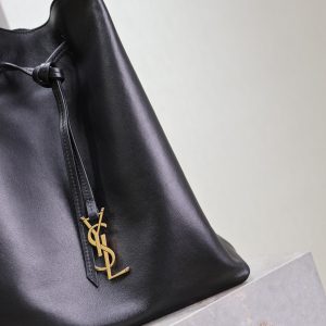 img_f8c0bdc9_20240924_i1727161615_9598_0_jpg POCHON BUCKET BAG 30 IN BLACK LAMBSKIN GOLD HARDWARE