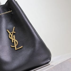 img_f8c0bdc9_20240924_i1727162167_1599_1_jpg POCHON BUCKET BAG 20 IN BLACK LAMBSKIN GOLD HARDWARE