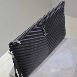 CLUTCH 36 IN BLACK QUILTED CALFSKIN SILVER BUCKLE