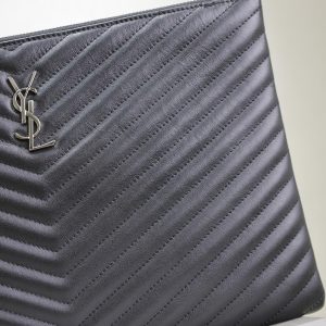 CLUTCH 36 IN BLACK QUILTED CALFSKIN SILVER BUCKLE