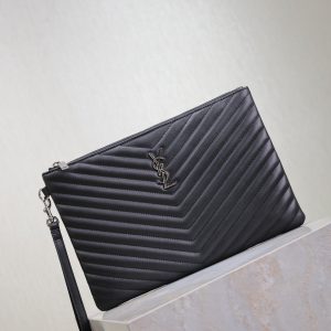 CLUTCH 30 IN BLACK QUILTED CALFSKIN SILVER BUCKLE