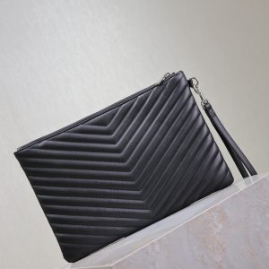CLUTCH 30 IN BLACK QUILTED CALFSKIN SILVER BUCKLE