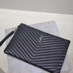 CLUTCH 30 IN BLACK QUILTED CALFSKIN SILVER BUCKLE