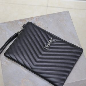 CLUTCH 24 IN BLACK QUILTED CALFSKIN SILVER BUCKLE