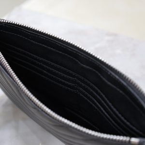 CLUTCH 24 IN BLACK QUILTED CALFSKIN SILVER BUCKLE