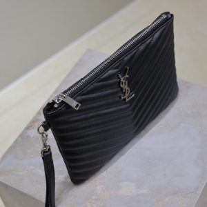 CLUTCH 24 IN BLACK QUILTED CALFSKIN SILVER BUCKLE