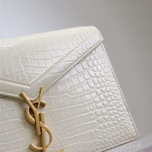 CASSANDRA CHAIN BAG 22 IN WHITE CROCODILE PATTERN CALFSKIN GOLD HARDWARE