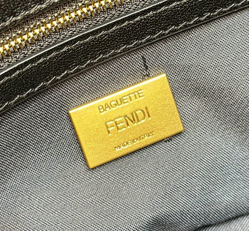 img_fe2b4e3c_20231220_i1703069249_2547_0_jpg BAGUETTE 27 IN BLACK SMOOTH CALFSKIN GOLD HARDWARE